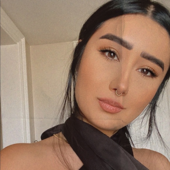 Meet your Posher, Michelle - Picture 1 of 1